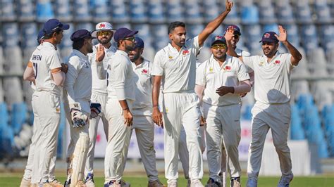 Mumbai Players Give Guard Of Honour To Outgoing Veteran Dhawal Kulkarni