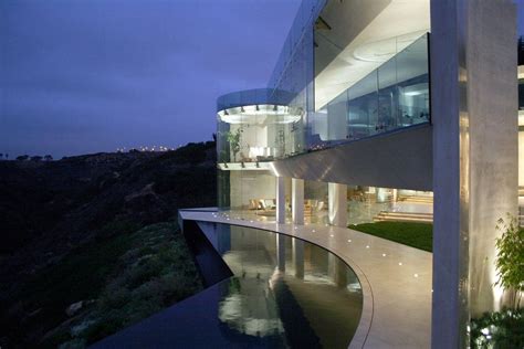 Cliffside Luxury Mansion With The Ocean View In California