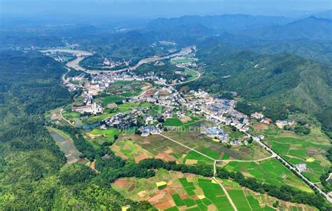 江西赣州：美丽乡村 夏日景美 人民图片网