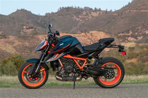 2022 KTM 1290 Super Duke R Evo Road Test Review News7g