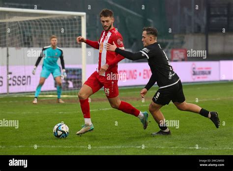 Torben M Sel Rwe Im Zweikampf Laufduell Mit Lucas Will Zwickau