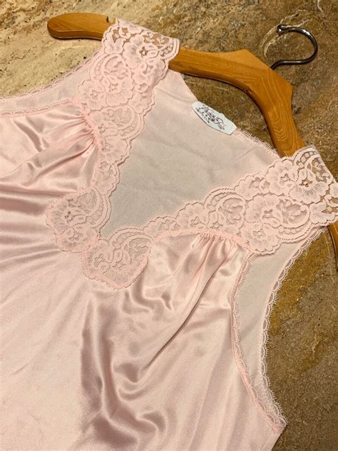 Vintage 60s Vanity Fair Pink Shiny Nightgownnegligee Ml Ecru Lace