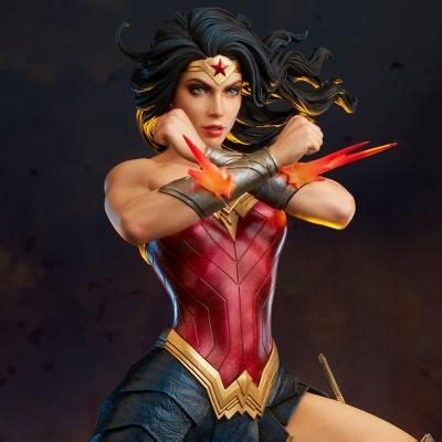 Wonder Woman Saving The Day Premium Format Figure By Sideshow