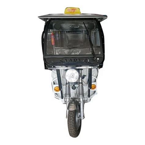 Saarthi Coach White E Rickshaw At Rs Piece Electric Rickshaw