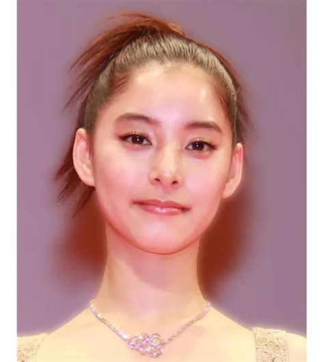 “ちょっと透け過ぎでは…”新木優子、太もものつけ根まで透けて見えるシースルードレス姿に「まるで妖精のよう」とファン興奮 2 2 Webザ