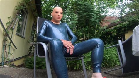 In Der Sonne Im Catsuit Mit Krageneinstieg Pornhub Gay