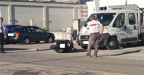 Piediripa Scontro Tra Scooter E Furgone Un Ferito Grave A Torrette