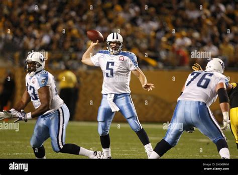 Tennessee Titans Quarterback Kerry Collins Plays Against The Pittsburgh