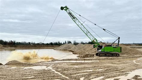 Sennebogen Renouvelle Chez Lafarge Granulats Construction Cayola