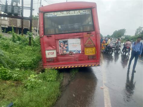 Passengers Raised Hands To Stop St Bus On Godhra Vadodara Highway 6