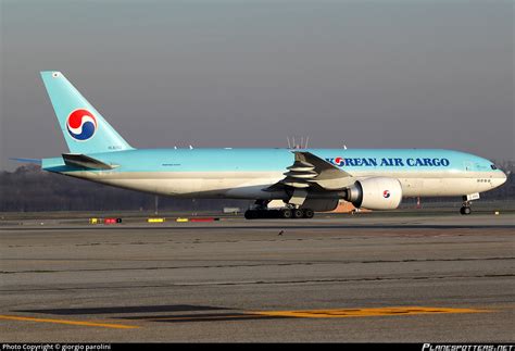 HL8252 Korean Air Lines Boeing 777 FB5 Photo By Giorgio Parolini ID