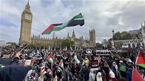 Londra da on binlerce kişi Filistin e destek için üçüncü kez sokaklara indi