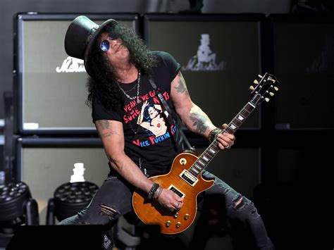 Slash buys mystery guitar from little guitar shop in Morecambe