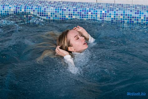 Wetlook Girl In Her Clothes Bathes In The Pool R Wetgirlswetlook