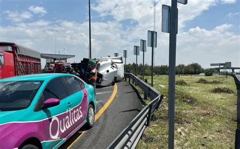 Tráiler volcó en el Circuito Exterior Mexiquense Teoloyuquenses