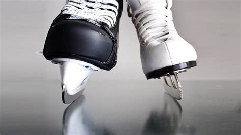 Hockey Skates vs. Figure Skates: The Best Way to Compare – PolyGlide Ice