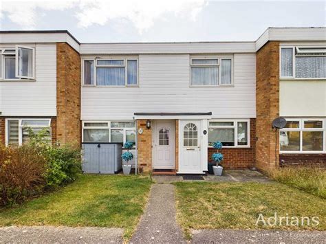 Waveney Drive Springfield Chelmsford 2 Bed Maisonette 215 000