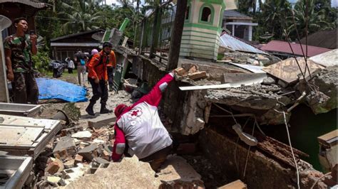 Indonesien Erdbeben Fordert Sieben Todesopfer Menschen Verletzt