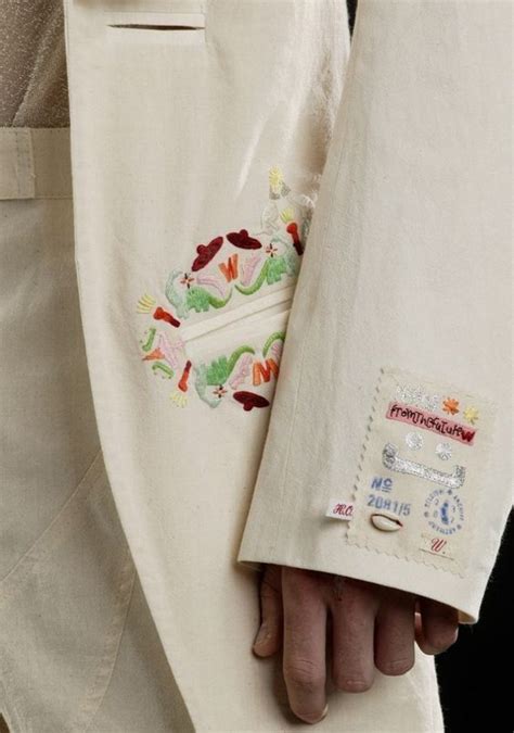 Pin By Sonja On In Spire Embroidery Fashion Embroidery Inspiration