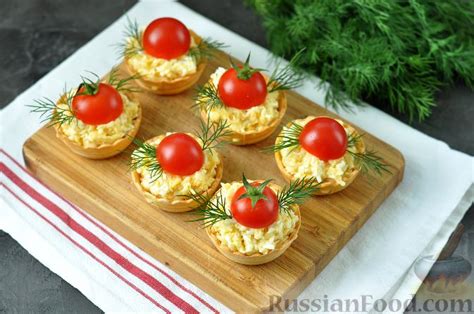 Рецепт: Тарталетки с сыром и помидорами на RussianFood.com