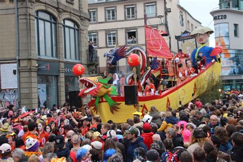 EN IMAGES Carnaval de Granville record d affluence à la grande cavalcade