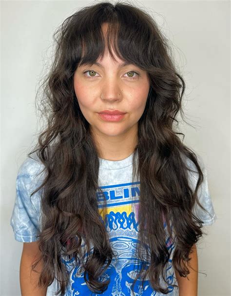 30 Best Hairstyles for Big Foreheads You Should Try On in 2025