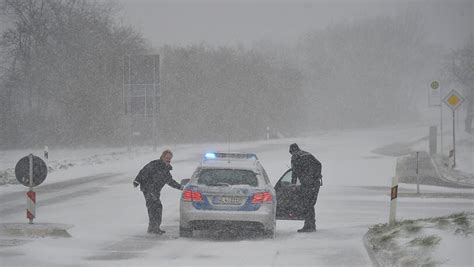 Wintereinbruch sorgt für zahlreiche Unfälle Abendzeitung München