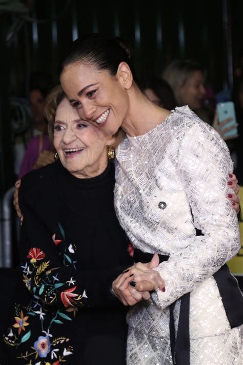 Laura Cardoso E Alice Braga Entram Para A Cal Ada Da Fama De Gramado Fotos