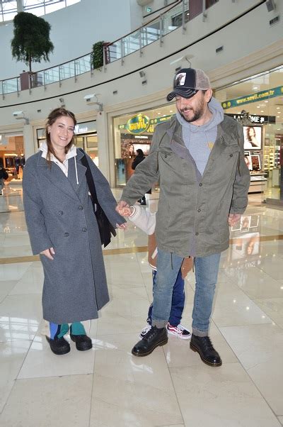 Hazal Kaya Ve Ali Atay Dan Aile Saadeti Magazin