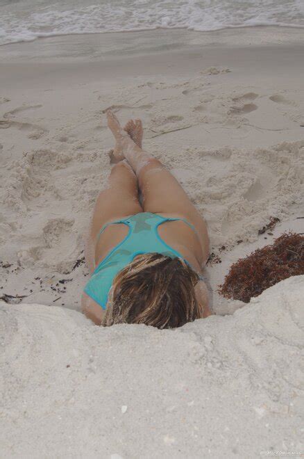 Bikini Model Sexylicious AI Enhanced DSC01912 Topaz Sharpen Porn Pic