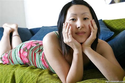 Asian Girlfriend Shows Her Chinese Pussy Pics XHamster