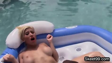 Fucking Bigtit Blonde Babe In Pool