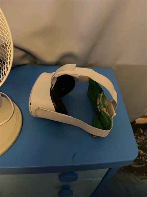 So i got my quest 2 on the 4th day of christhmas and the headstrap was