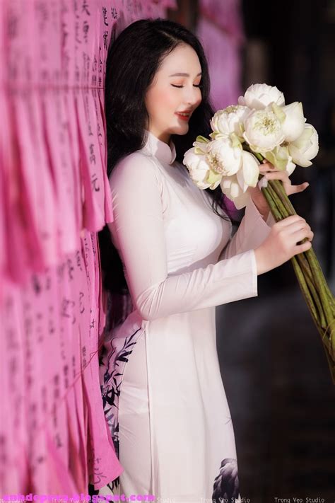 Album Ảnh hot girl PHUONG LINH xinh như thiên thần trong tà áo dài trắng phim v