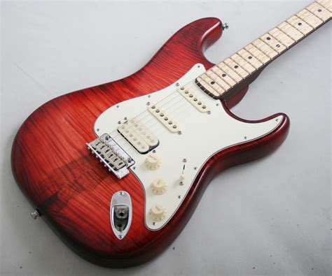 Fender Select Stratocaster Hss Exotic Maple Flame Bing Cherry Burst