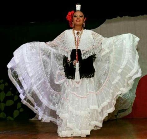 Beautiful Veracruz Folklorico Dancer La Bruja Mexican Folkloric Dress