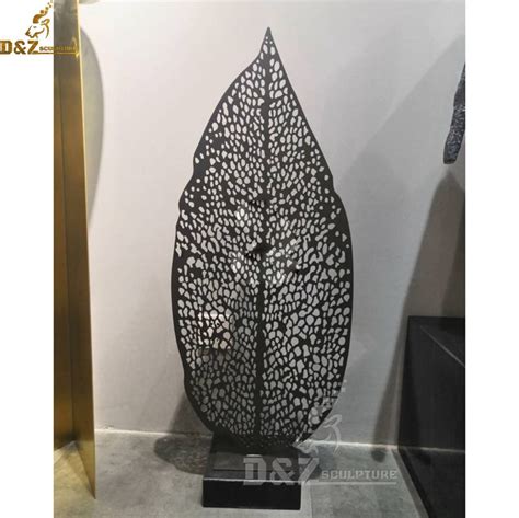 leaf sculpture on stand outdoor metal leaf sculpture for decor DZM 077