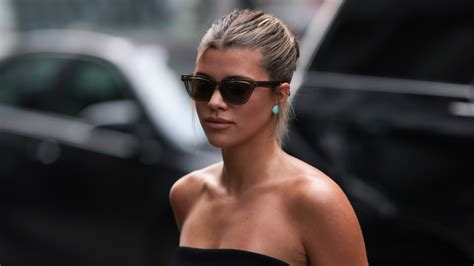 Master Sofia Richie S Chic Slicked Back Bun In 8 Simple Steps With This Definitive Guide Si