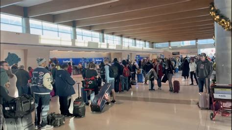 Pregnant Alanis Morissette Posts Stunning Nude Underwater Shot See The Photo Wfaa