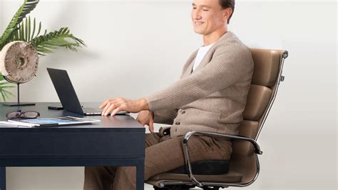 Everlasting Comfort Office Chair Seat Cushion Uses Your Body Heat To