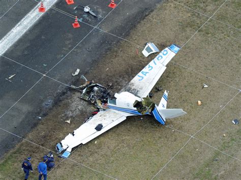 小型機墜落：国内2機、着陸難しく 機長席の男性不慣れか 毎日新聞