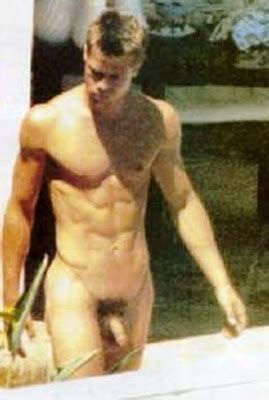 Brad Pitt Totally Exposed Posing Pics Naked Male Celebrities