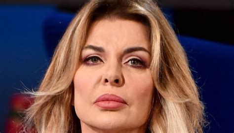 Alba Parietti In Bikini A Anni La Replica Durissima Alle Critiche