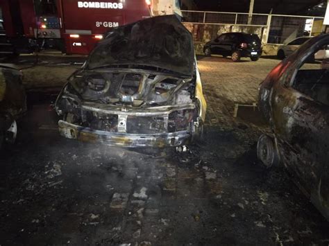 Quatro Ve Culos S O Incendiados Ap S Um Dos Carros Estacionados