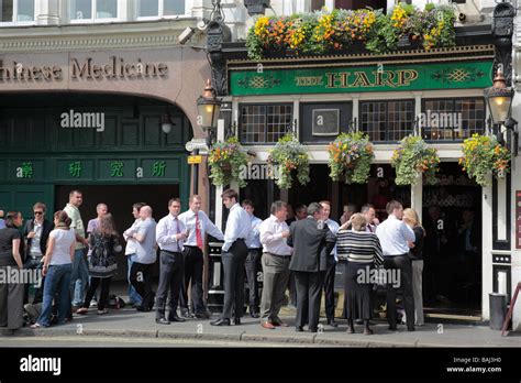 Lunchtime Drinking People Outside A Pub In Covent Garden Stock Photo