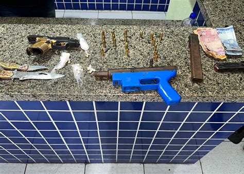 Homem Preso Armas Drogas E Muni Es Ap S Abordagem Em Lu S