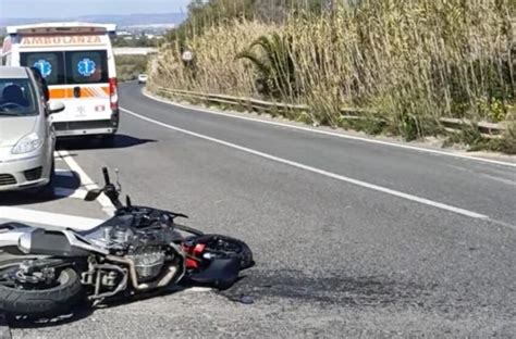 Scontro Allo Svincolo Tra Moto E Furgone Centauro In Ospedale Sulla