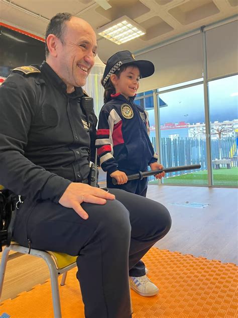 Police visit for EYFS & KS1 | Colegios Británicos