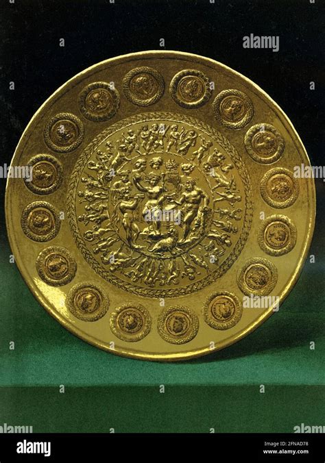 ancient roman patera  res stock photography  images alamy