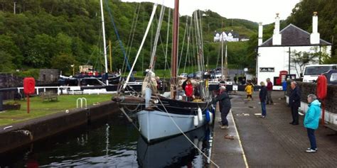 Locking through the Crinan Canal – Sailing By